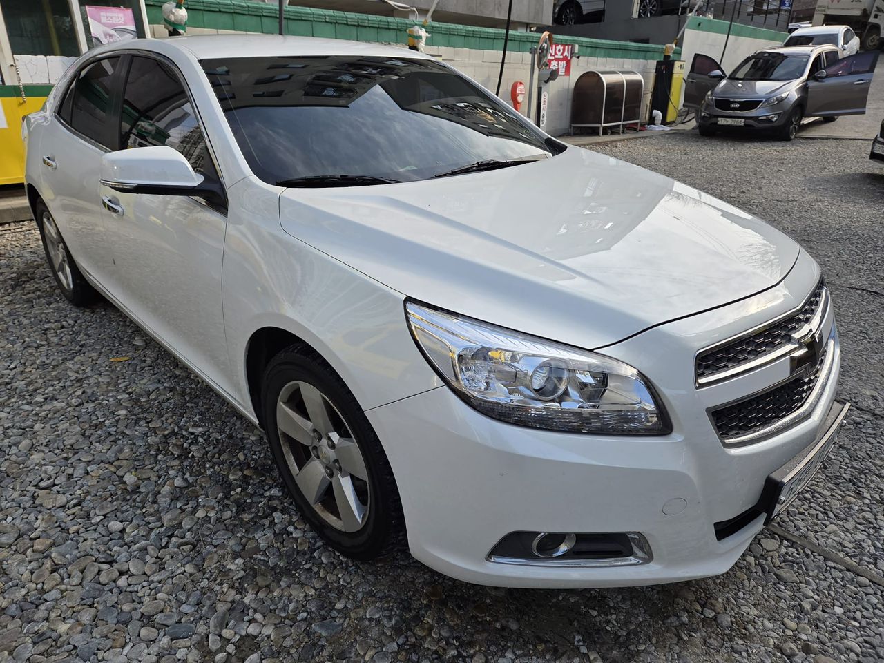 Chevrolet Malibu LTZ side profile