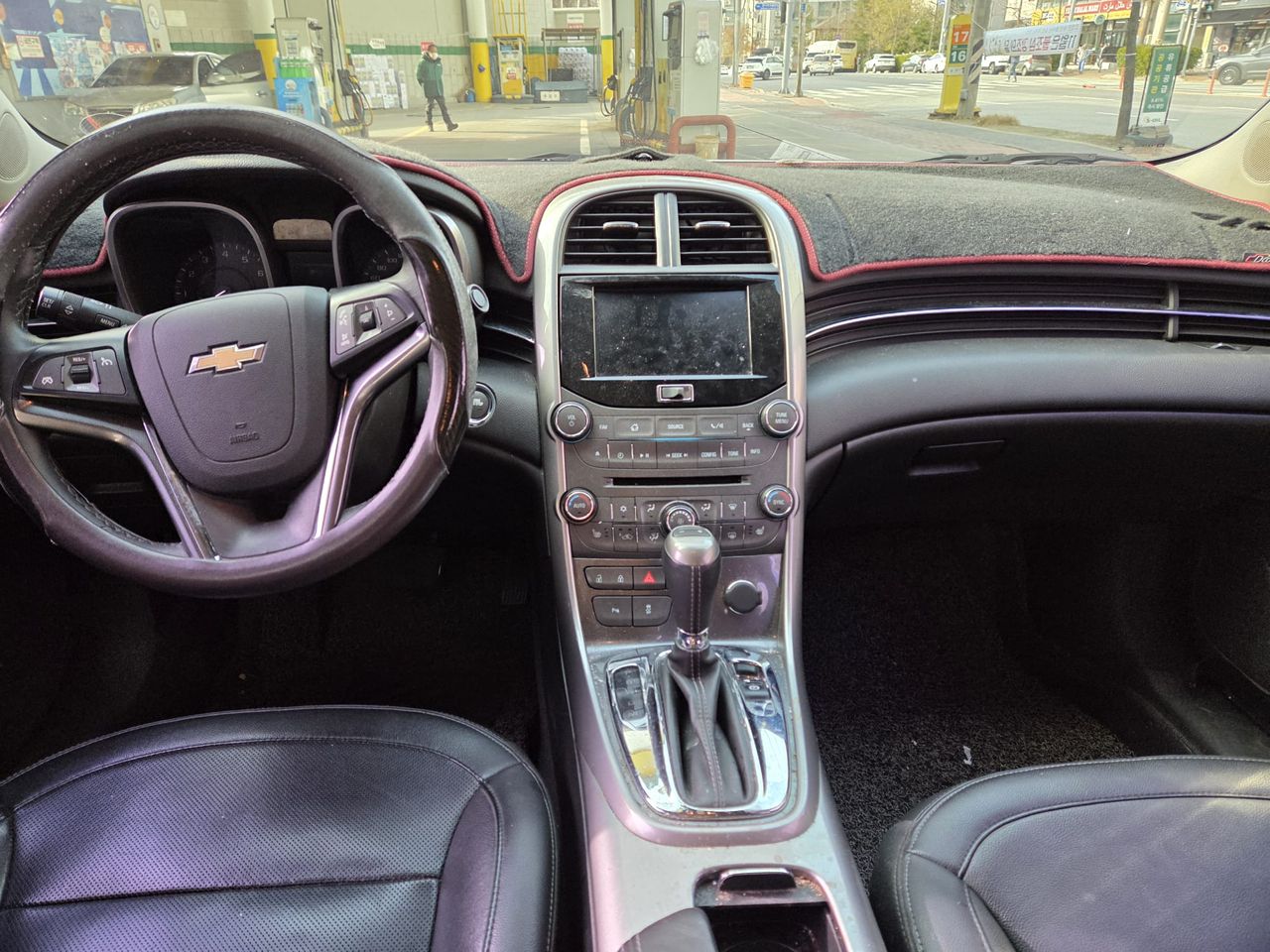 Chevrolet Malibu LTZ leather interior and dashboard